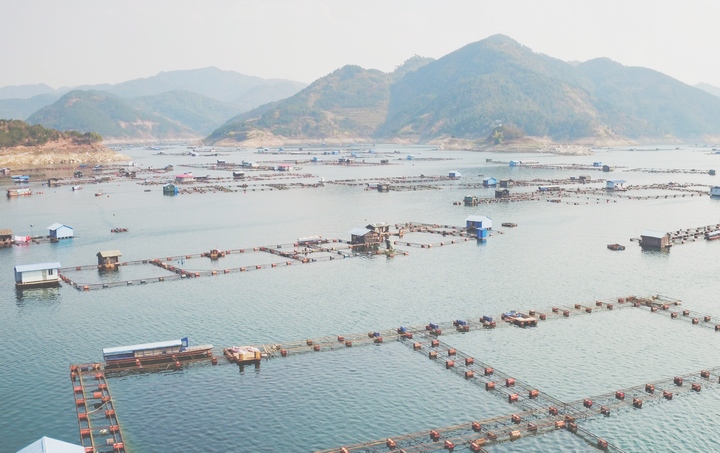 萬峰湖整治前。興義市河長(zhǎng)辦供圖