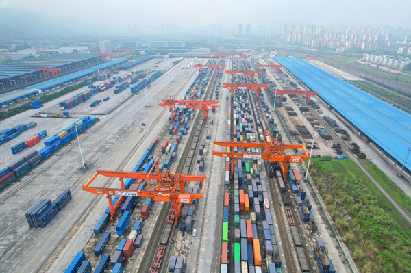 位于重慶沙坪壩區(qū)的團(tuán)結(jié)村車站。鄒樂攝