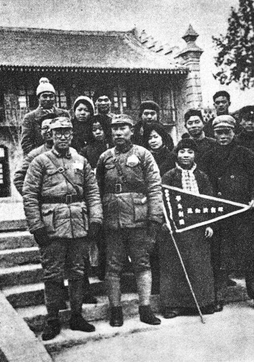 西安學(xué)生慰問河防將士.jpg