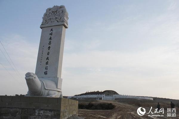 陜西橫山縣民間捐資為“闖王”李自成建造衣冠冢。高崗/攝
