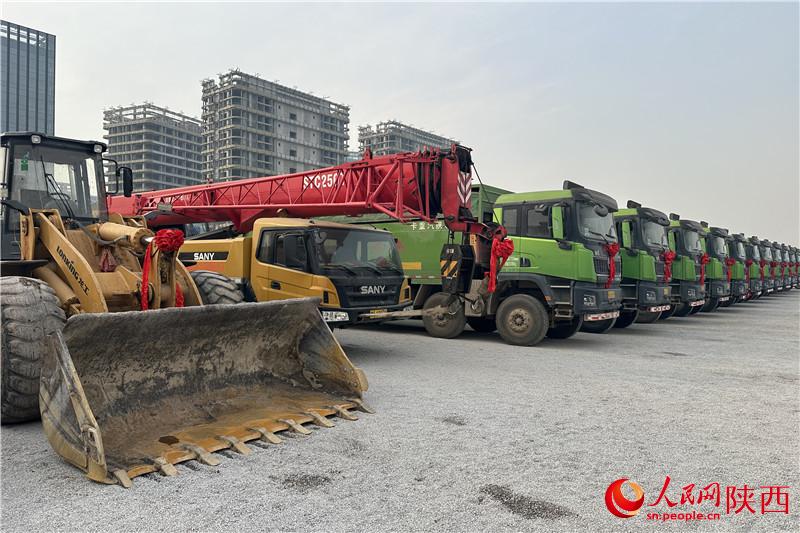 陜西省2025年一季度重點(diǎn)項(xiàng)目開工活動(dòng)現(xiàn)場(chǎng)。人民網(wǎng)記者 李志強(qiáng)攝