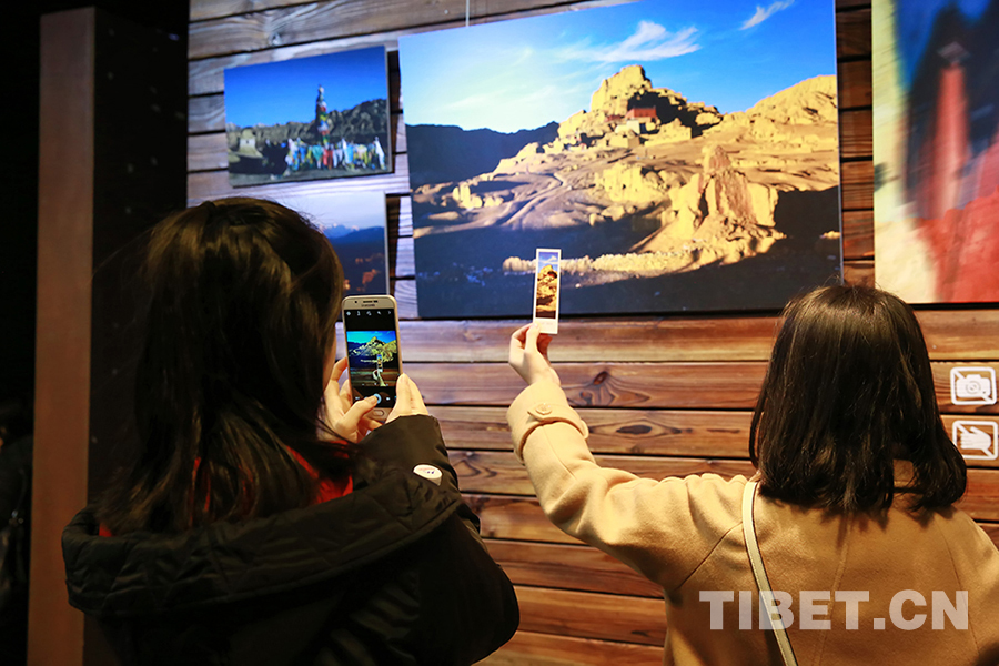 《世界屋脊秘境阿里》攝影展在京開幕