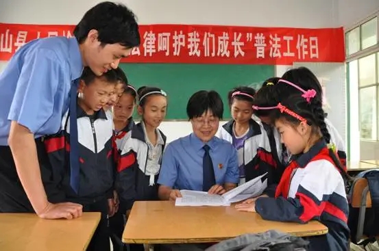 以法之名,守護未成年人健康成長(圖片來源于網(wǎng)絡)