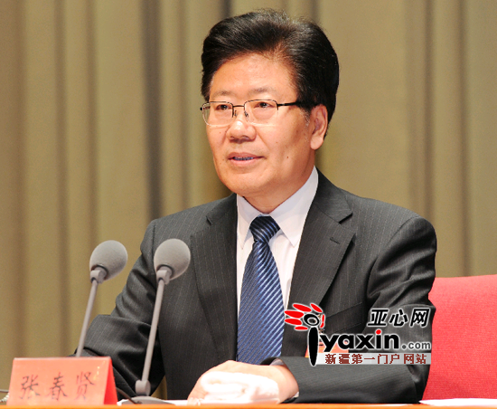 圖為12月25日,自治區(qū)黨委經(jīng)濟工作會議在烏魯木齊舉行。中共中央政治局委員、自治區(qū)黨委書記張春賢在會上發(fā)表重要講話。亞心網(wǎng)記者李雄心攝