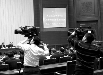 計生政策執(zhí)行30多年后迎來重大調(diào)整，引發(fā)廣泛關注。新華社發(fā)