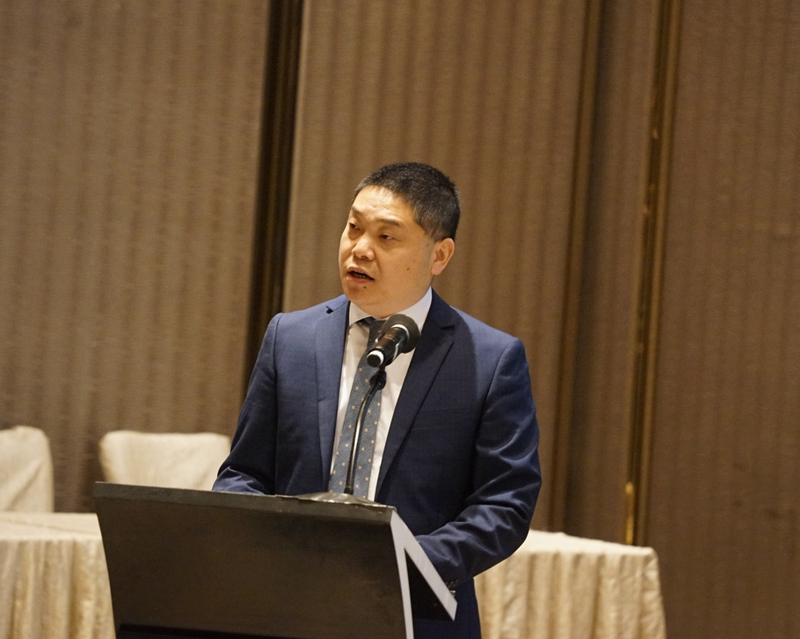 2貴州省文化和旅游廳宣傳推廣與交流合作處處長(zhǎng)張美彪向與會(huì)嘉賓介紹了貴州省豐富的旅游資源。.jpg
