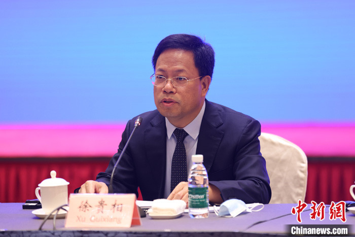 圖為新疆維吾爾自治區(qū)人民政府新聞發(fā)言人徐貴相?!?<a target='_blank' >中新社</a>記者 蔣啟明 攝 點(diǎn)擊進(jìn)入下一頁(yè)