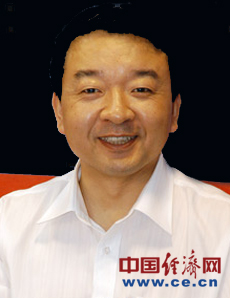 張西明,男,祖籍山東定陶,1965年2月生于遼寧鞍山。法學(xué)博士,中共黨員。國(guó)務(wù)院特殊津貼專家。清華大學(xué)等若干院校兼職教授。