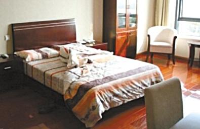 各地辦公室整改現(xiàn)形式主義:打隔斷仍局長(zhǎng)專用