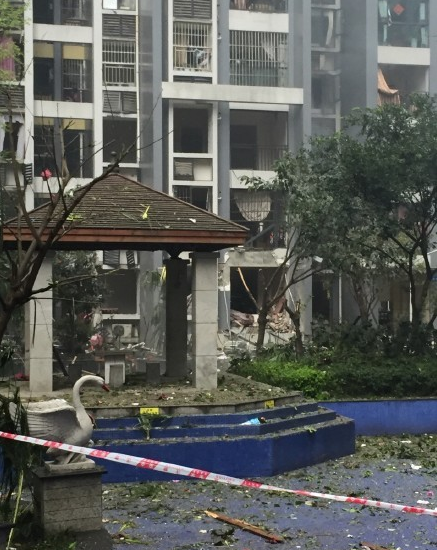 成都高校旁小區(qū)發(fā)生劇烈爆炸 現(xiàn)場一片狼藉