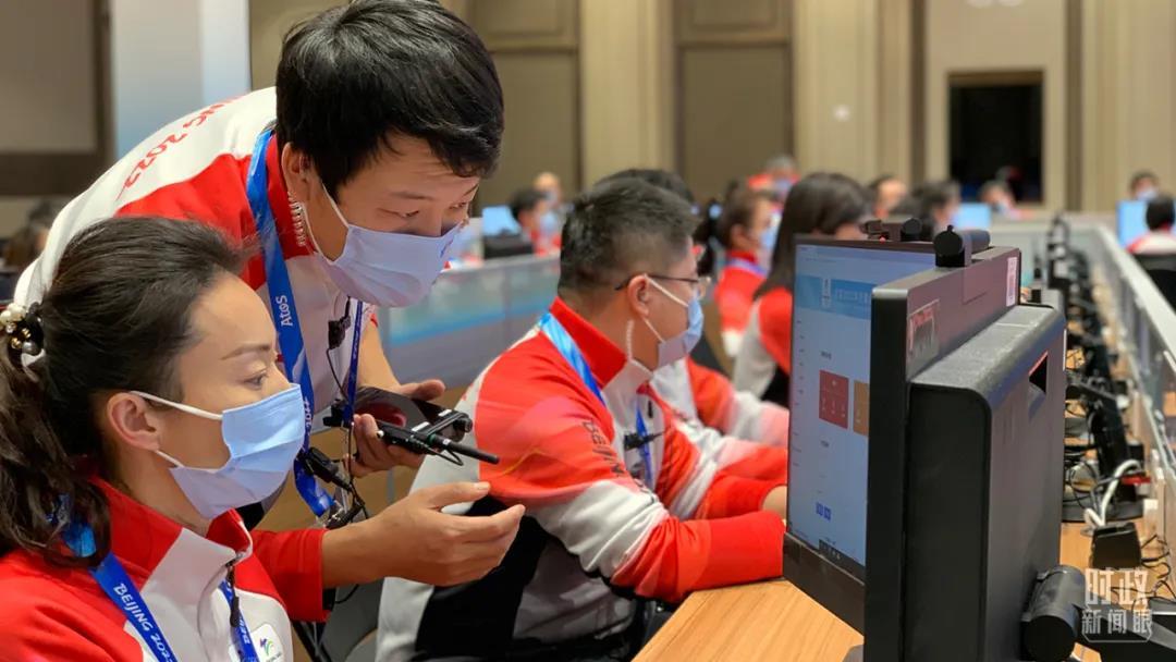 北京冬奧運(yùn)行指揮部調(diào)度中心工作現(xiàn)場。賽時，這里將實時了解涉奧場館運(yùn)行、住宿抵離等情況。（總臺央視記者段德文拍攝）