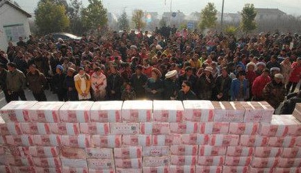 涼山州冕寧縣建設村給340戶村民分紅,最多的村民領(lǐng)到了30萬