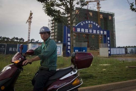 湖南貧困縣安仁疑以建小區(qū)名義偷蓋政府大樓(圖)