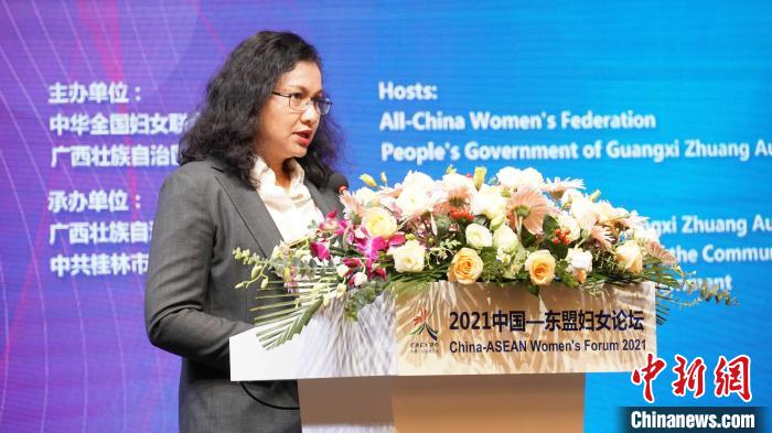 9月12日,印度尼西亞駐華大使館公使銜參贊蘆媚妮做主旨演講?!∈Y豐慧 攝 9月12日,印度尼西亞駐華大使館公使銜參贊蘆媚妮做主旨演講。 蔣豐慧 攝