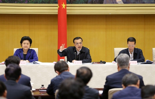 5月12日,國務(wù)院召開推進(jìn)簡政放權(quán)放管結(jié)合職能轉(zhuǎn)變工作電視電話會議。中共中央政治局常委、國務(wù)院總理李克強(qiáng)發(fā)表講話。中新社 劉震攝